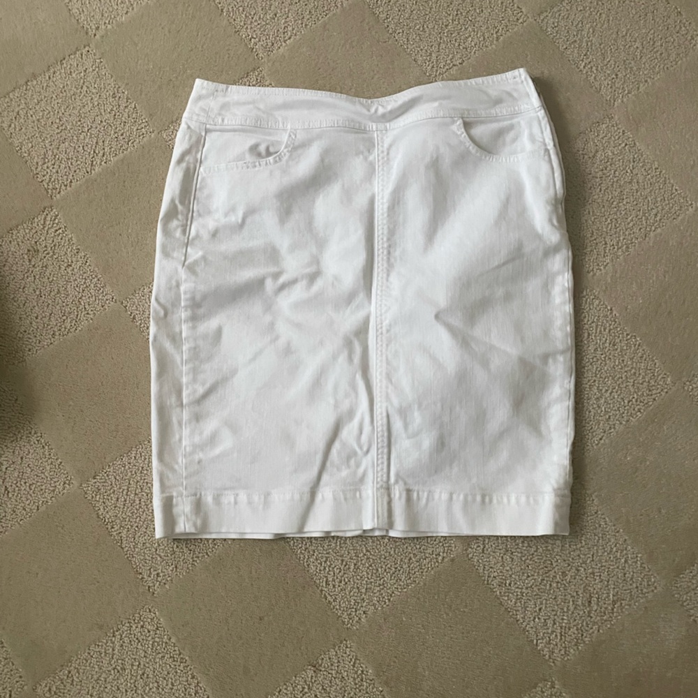 White denim skirt